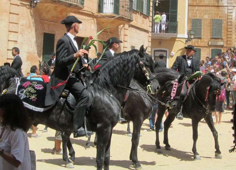 Fiesta San Joan Ciutadella cheval noir menorca