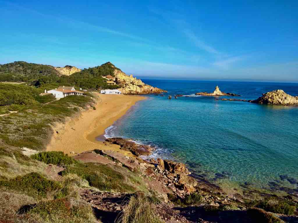plage pregonda au nord de minorque