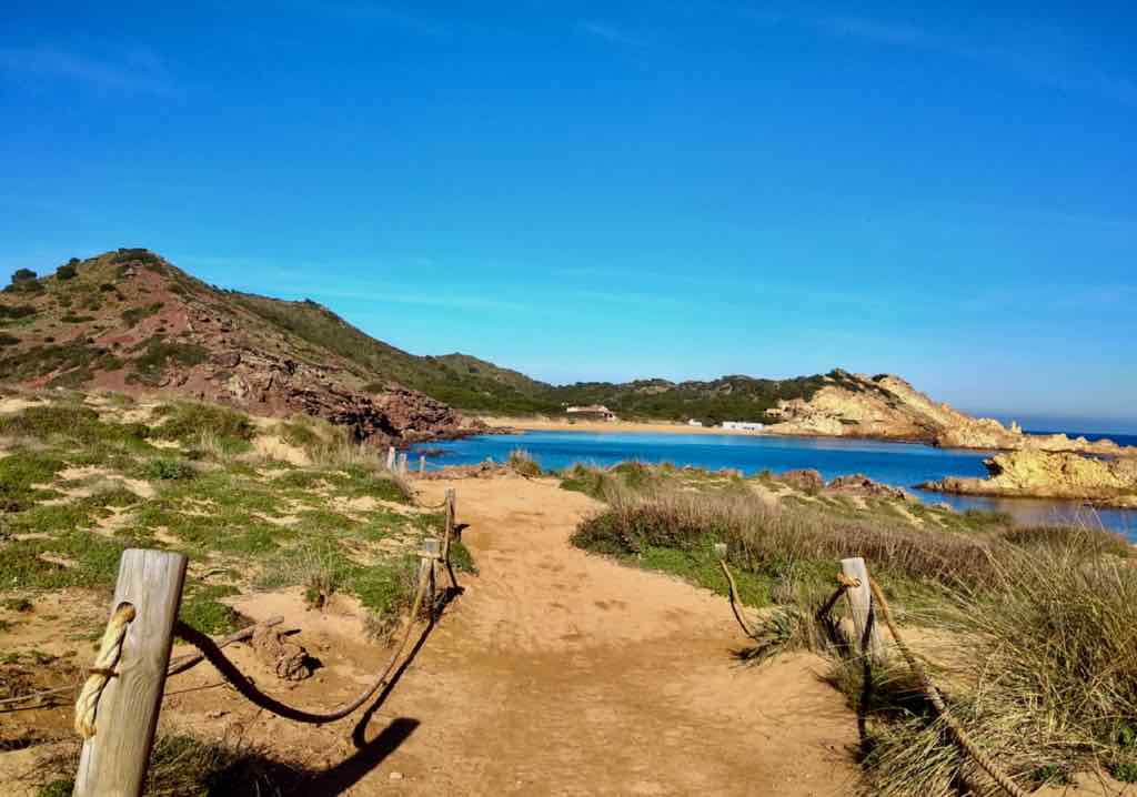 le chemin pour se rendre à la crique de Pregonda.