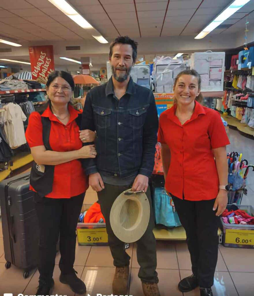 Keanu Reeves dans un supermarché de Minorque!