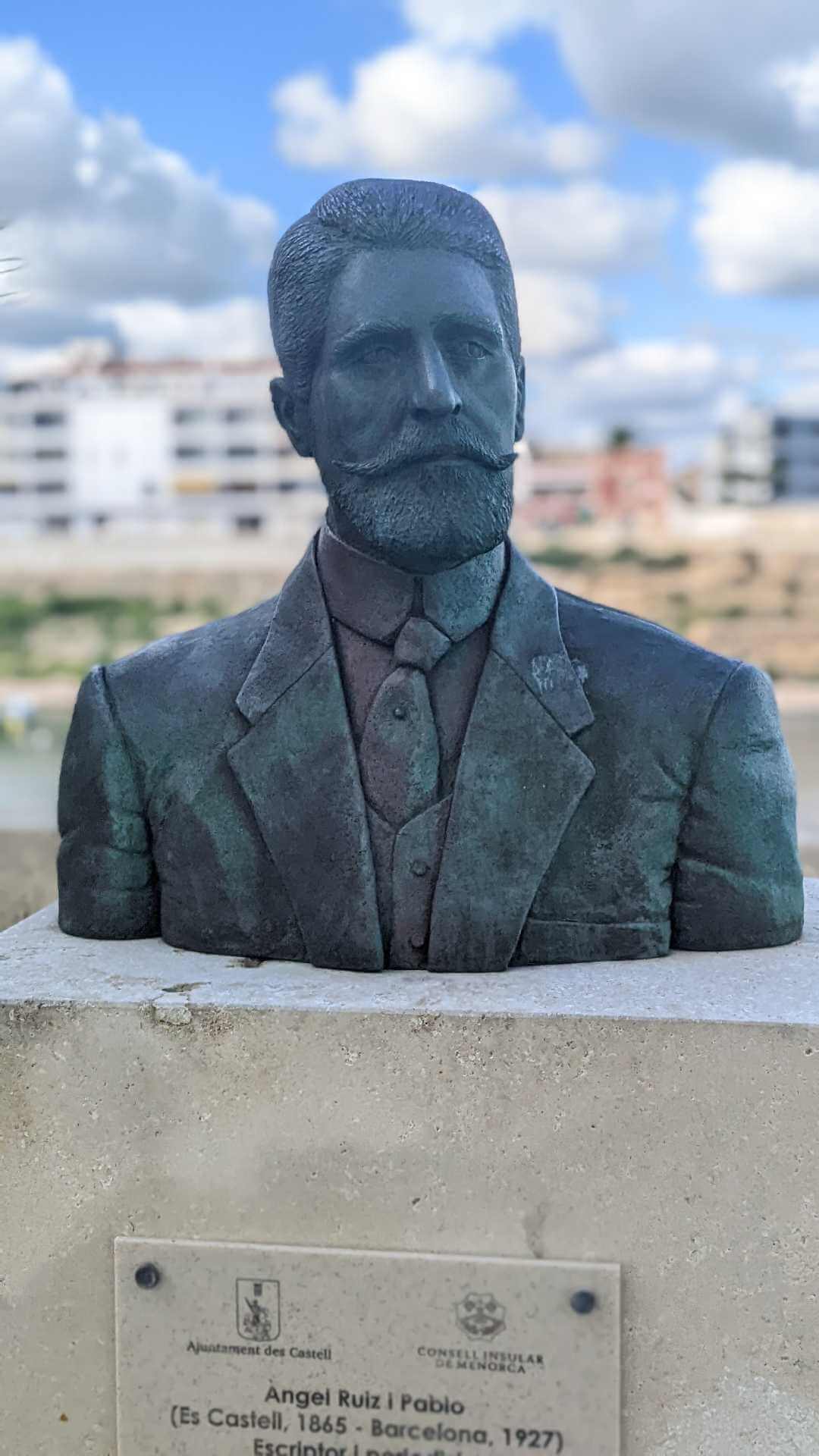 Statue de Angel Ruiz Pablo à Es Castell