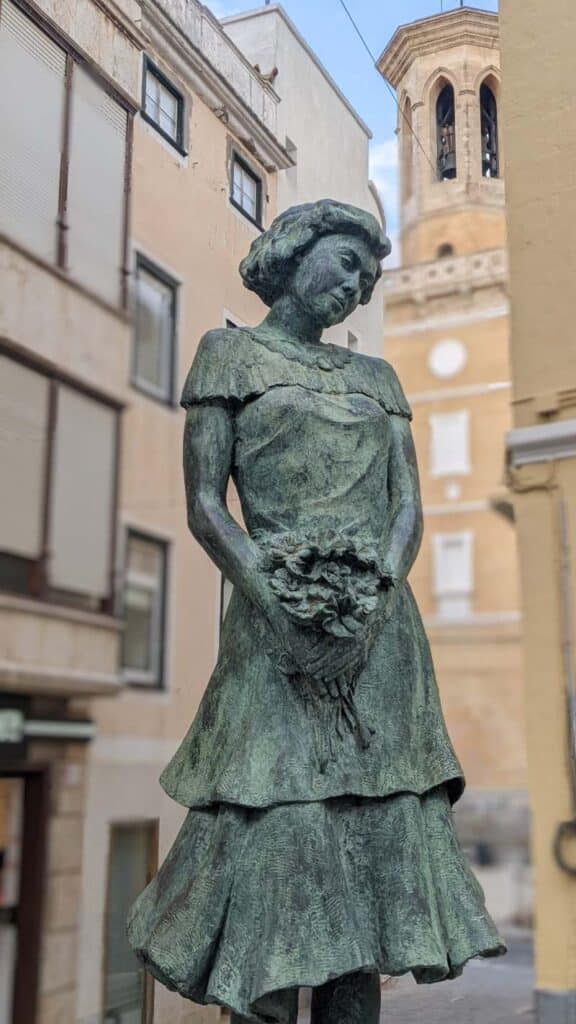 Statue Mahon