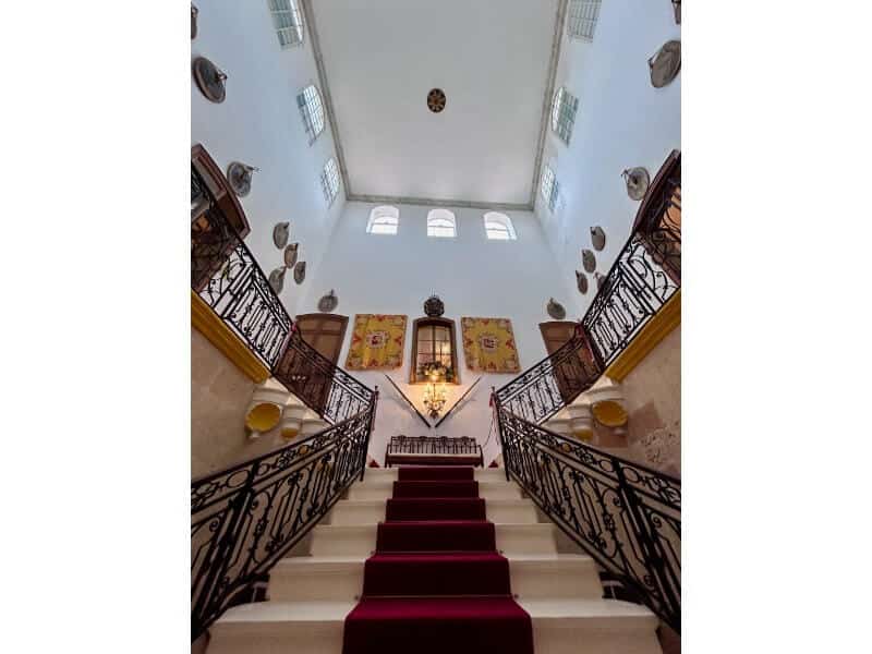 Escalier Palais Torre Saura