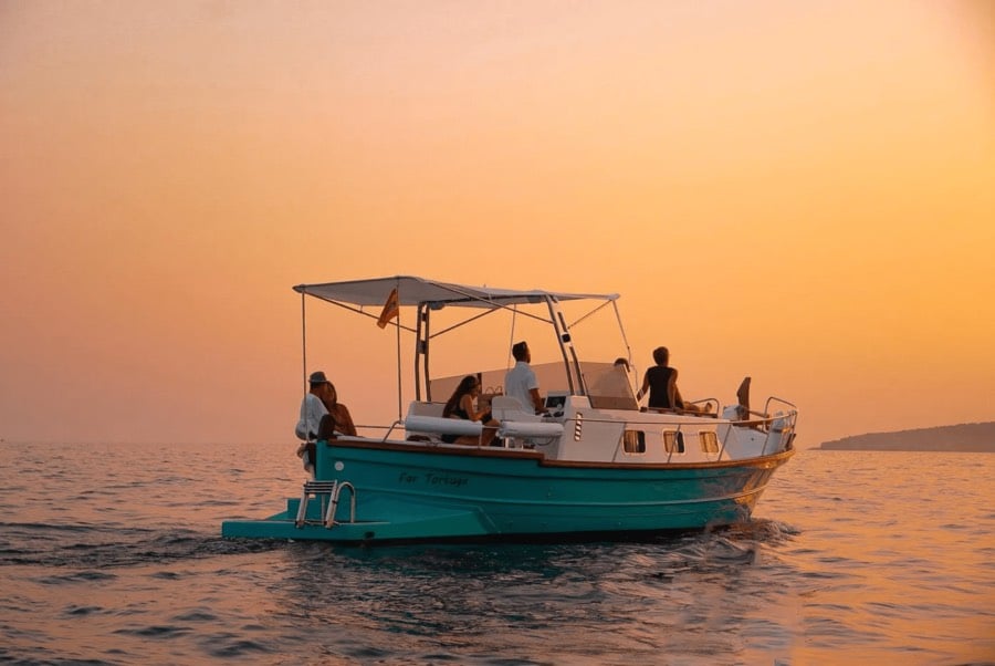 Far Tortuga Bateau