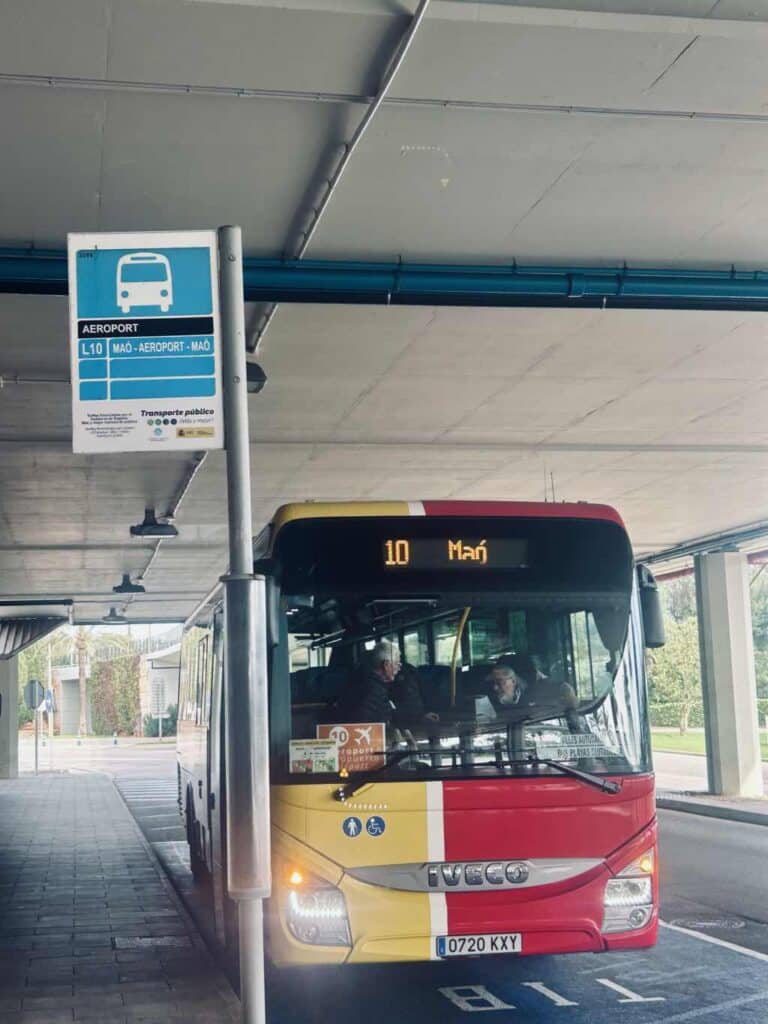 Arrêt de bus, aéroport de Minorque